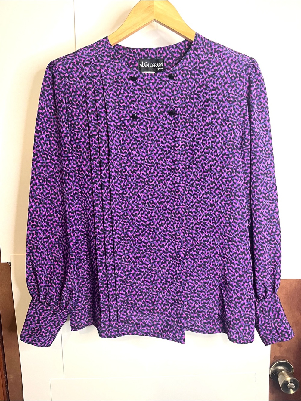 Alain Gerard Petite (VTG 10) Pink & Purple Animal Print Pleated Polyester Blouse